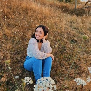 Meet your Posher, Hallie